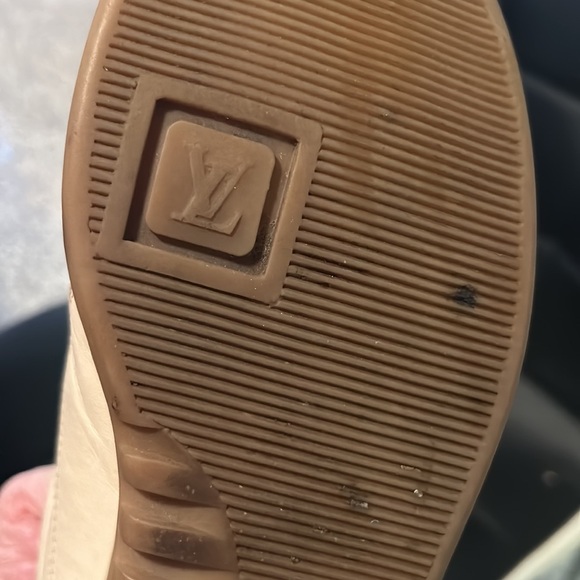 LOUIS VUITTON GENTLY WORN LADIES SNEAKERS…VINTAGE LV…LEATHER 100% AUTHENTIC - Picture 9 of 17